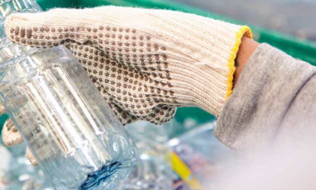 7+ Cara Mengurangi Sampah Plastik yang Tepat 2 cara mengurangi sampah plastik
