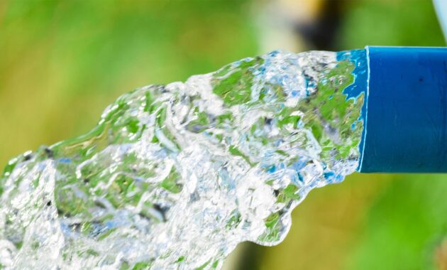 dampak sampah plastik bisa mencemari tanah dan air tanah